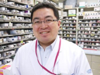 医薬品の販売や接客、健康食品等の補充などを担当します。