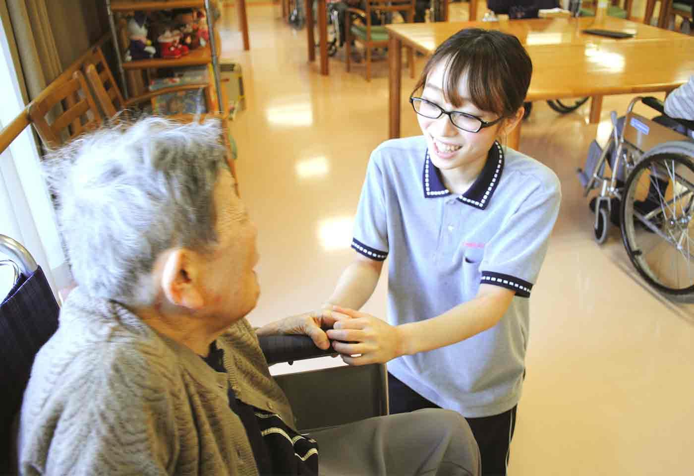 私たちと一緒に、
旭会の特別養護老人ホームや
有料老人ホームで働いてみませんか？