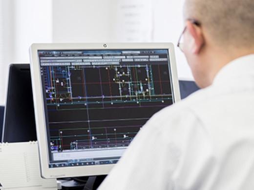 ソフト開発・コンサルスタッフ（契約）