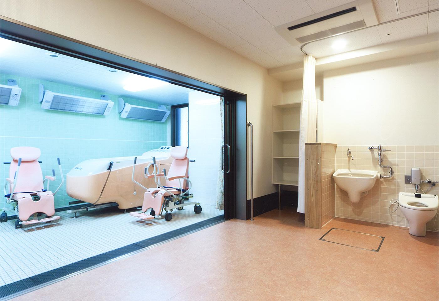 家庭的な雰囲気の中で自分の生活を営む「ユニットケア」の　サービス。