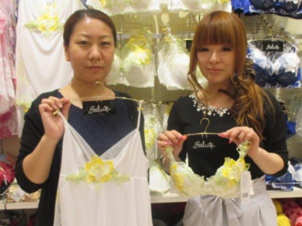 スタッフ同士仲が良いので店内は明るく活気があります！