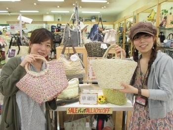 スタッフ同士仲が良いので店内は明るく活気があります！