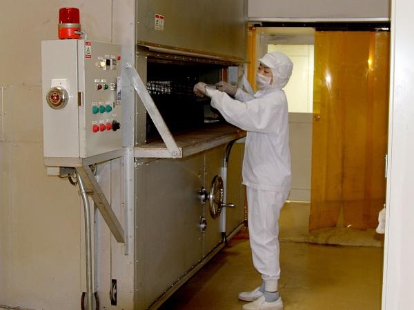 実際に製造現場を経験することで商品知識が充実します。